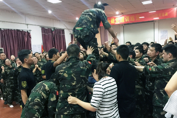 成功路上充滿荊棘，團(tuán)結(jié)一心，終讓我們所向披靡！