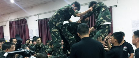 不拋棄，不放棄，全力以赴火爆人，凝聚一心戰(zhàn)佳績(jī)！