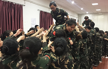 命運(yùn)全在拼擊，奮斗就是希望！火爆人，好樣的！