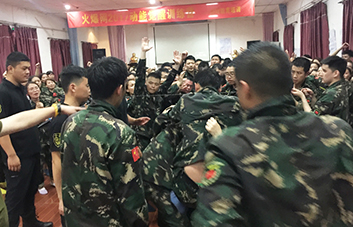 險(xiǎn)阻再高，高不過我們的斗志！