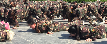 一人犯錯(cuò)全體受罰，這就是團(tuán)隊(duì)精神！