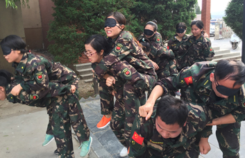 頑強(qiáng)拼搏，超越自我！