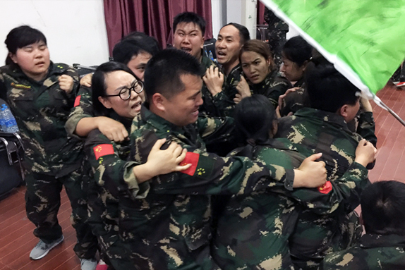 不輕言放棄，是對(duì)夢(mèng)想的執(zhí)著；不輕易服輸，是對(duì)成功的渴望！