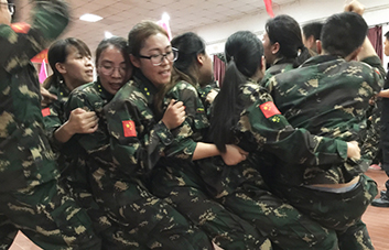 我們必須堅(jiān)持，因?yàn)閴?mèng)想和希望在前方！