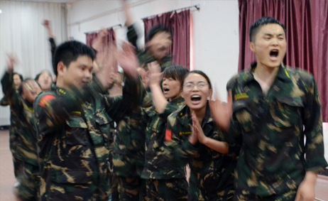 勇者無所畏懼，強(qiáng)者奮勇爭(zhēng)先！